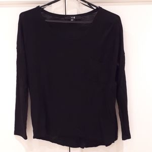 Long sleeve black top with front pocket